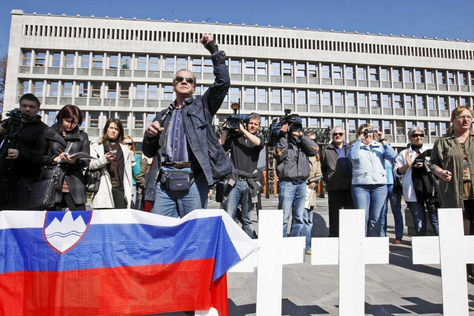 Protest pred DZ zaradi deložacije | Avtor: Saša Despot