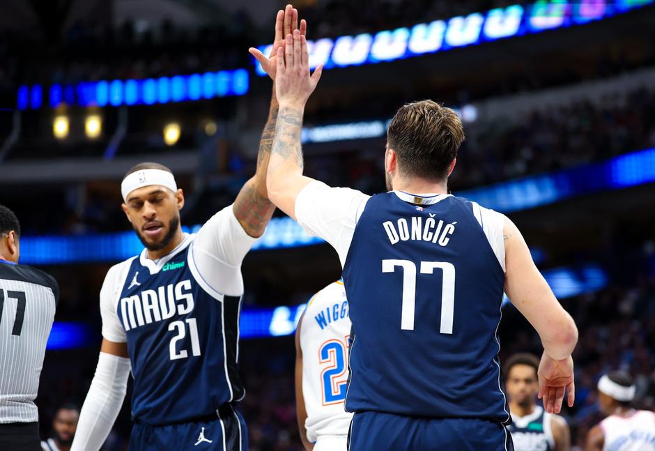 Luka Dončić in Daniel Gafford | Avtor: Profimedia