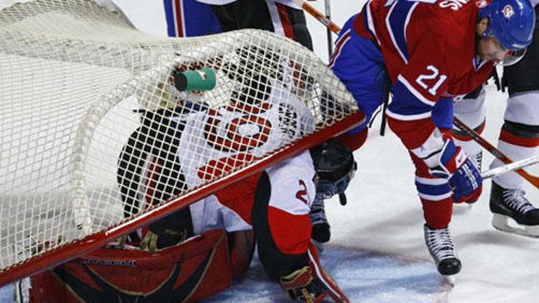 Ob sedmih ploščkih se je v mreži Senatorjev znašel tudi njihov vratar.