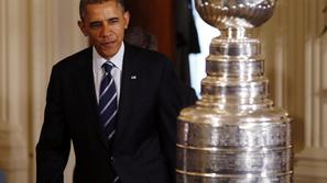 barack obama chicago blackhawks stanleyjev pokal sprejem