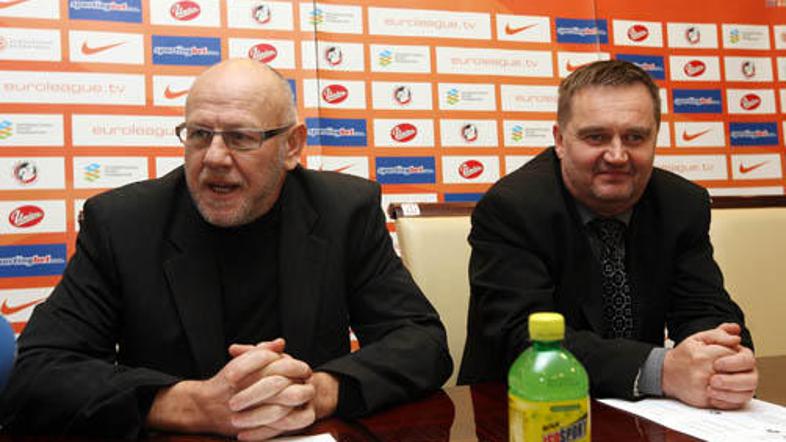 Janez Rajgelj (ob njem Jure Jež) je na direktorski stolček edinega slovenskega k