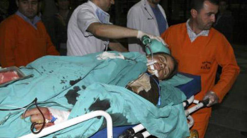 Ranjene so odpeljali v bližnjo bolnišnico.