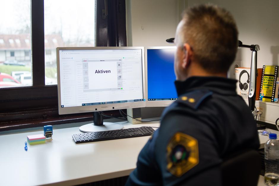 Obisk SENP, specializirana enota za nadzor prometa, obdelava meritev prekoračitve hitrosti z radarjem | Avtor: Anže Petkovšek