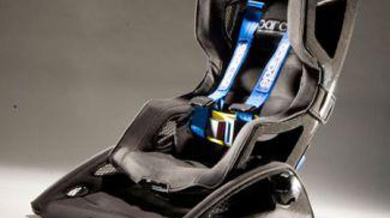 Otroški sedež je oblikoval študent ameriške fakultete  Art Center of Design Rory