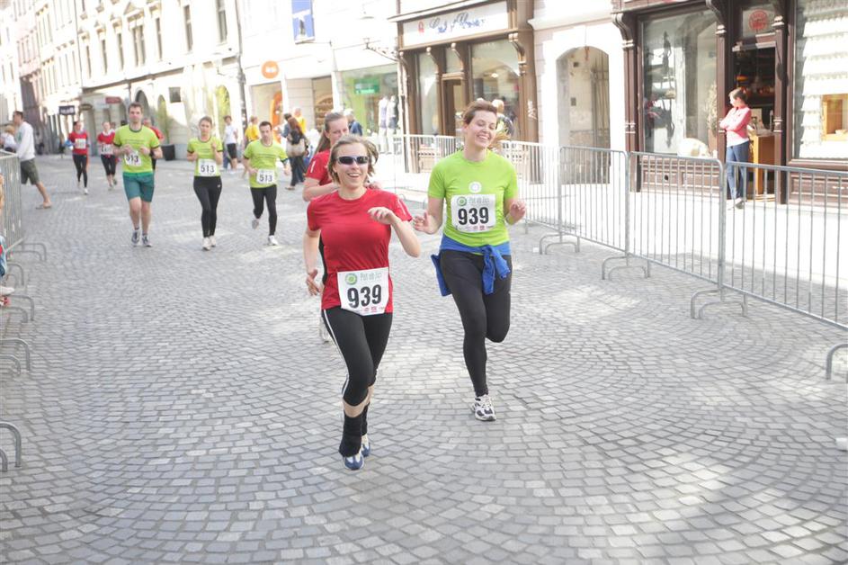 Če želite visokoresolucijsko fotografijo, nam pošljite elektronsko sporočilo na 