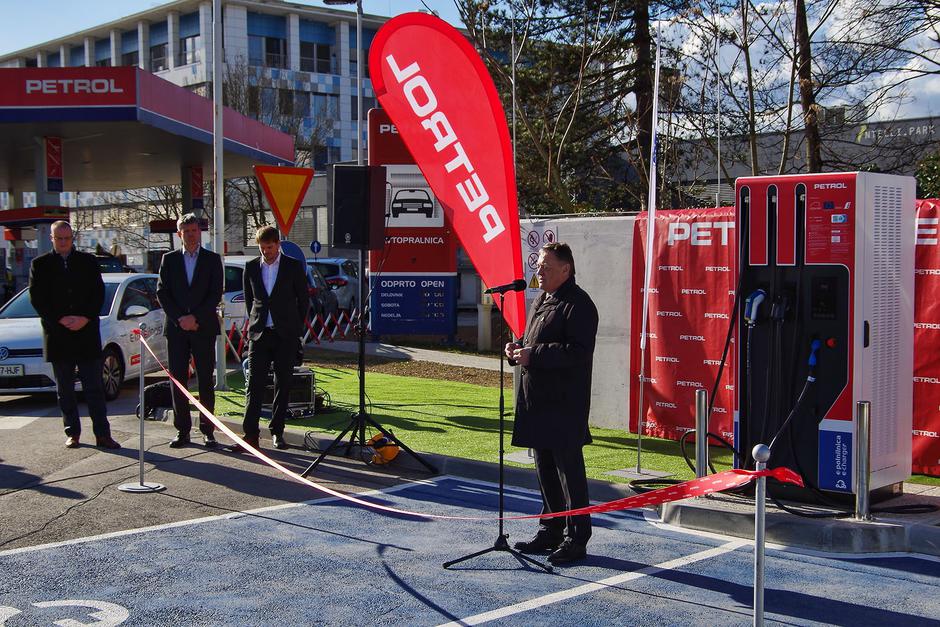 Petrol | Avtor: Petrol