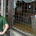 Aljoša Mislej, predstavnik Shoto kluba, pred neko zelo priljubljenim lokalom, ki
