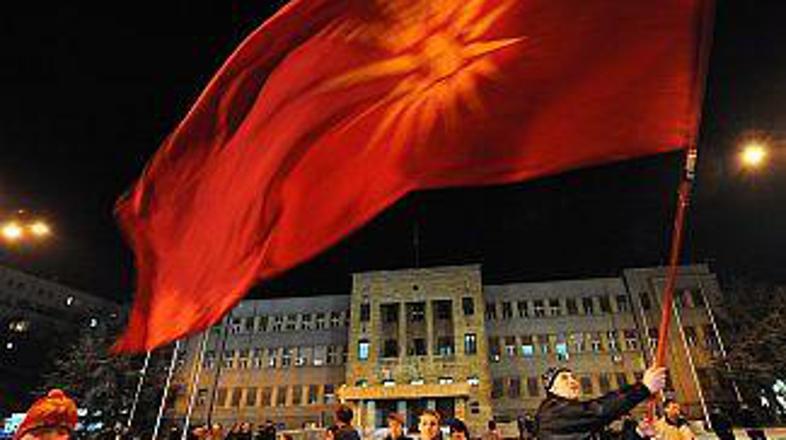 Tako so se v Skopju po razglasitvi izidov parlamentarnih volitev 1. junija zveče