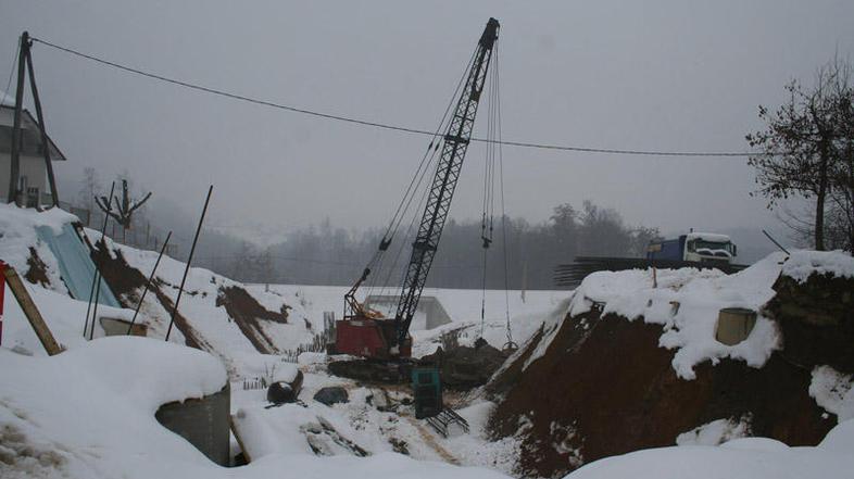 V bližini predvidenega poslovno-logističnega centra gradijo priključek na avtoce