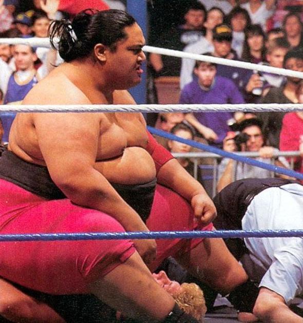 Yokozuna, pravo ime: Rodney Agatupu Anoa'i - umrl star 34 let. vzrok: Zastoj src