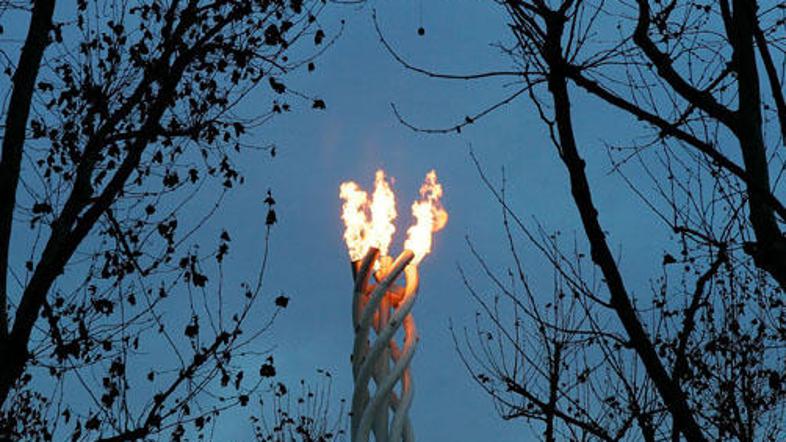 Olimpijski ogenj bo v Peking potoval čez Mount Everest.