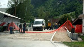 Če ne bo dežja, bodo most prek Triglavske Bistrice prometu predali v ponedeljek.