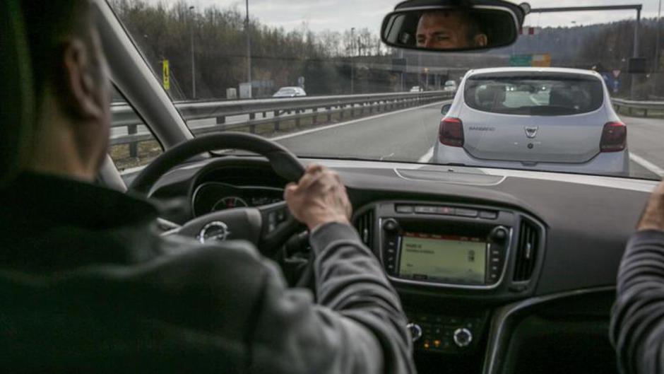 Varnostna razdalja | Avtor: Saša Despot