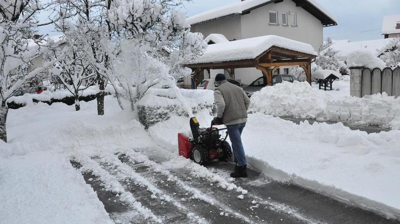 V petek popoldne bo začelo snežiti. Sneženje bo ponehalo v soboto zjutraj, po za