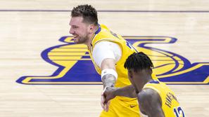 Dorian Finney-Smith in Luka Dončić