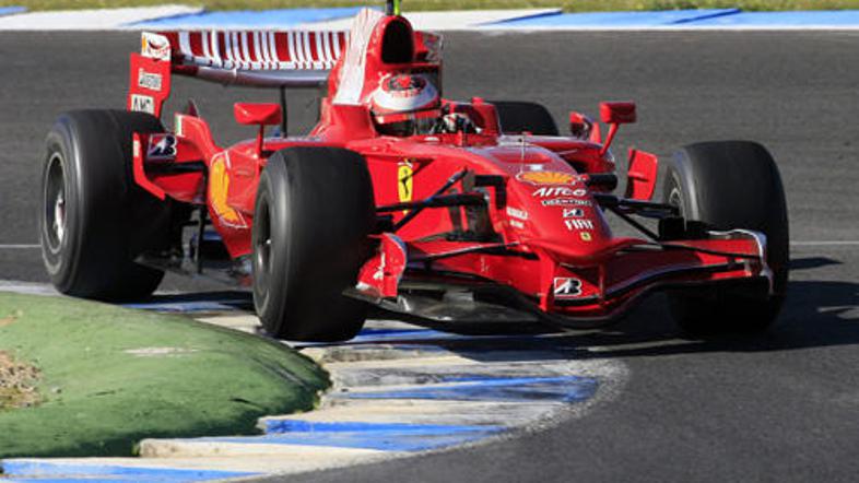 Prvič po koncu lanske sezone sta bila za volanom Kimi Räikkönen in Felipe Massa.