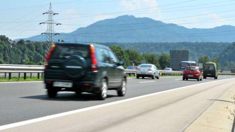 Nevarnemu vozniku grozi velika kazen, k sreči pa njegova napaka ni bila usodna z