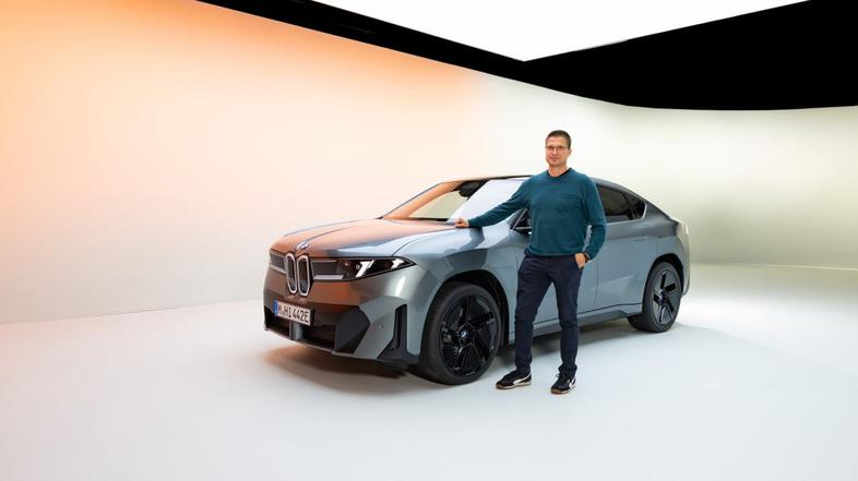 BMW iX4