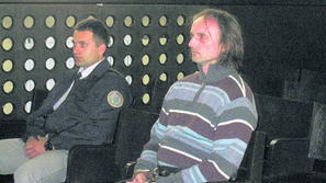 Dušan Germič je pokojnemu Francu Križanu  povzročil 28 telesnih poškodb, mu sprv