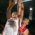 Andris Biendrins (v belem dresu) je bil eden od krvnikov hrvaške reprezentance.