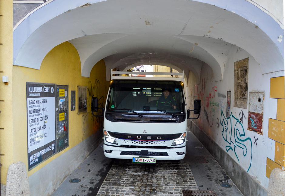 Mitsubishi fuso ecanter in Komunala Kranj | Avtor: Andrej Leban