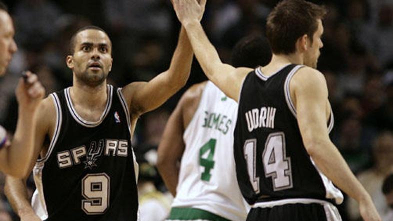 Beno Udrih še naprej odlično vodi igro Sacramenta.