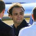 Tik pred vstopom na letalo bombardier CL-600 so fotografi le ujeli Felipeja Mass