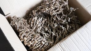 kartonasta škatla paket