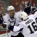 Vincent Lecavalier in Teddy Purcell ob zadetku za zmago 3:2. (Foto: Reuters)