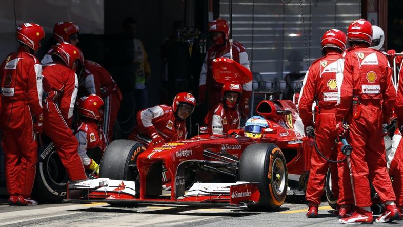 ferrari boks alonso