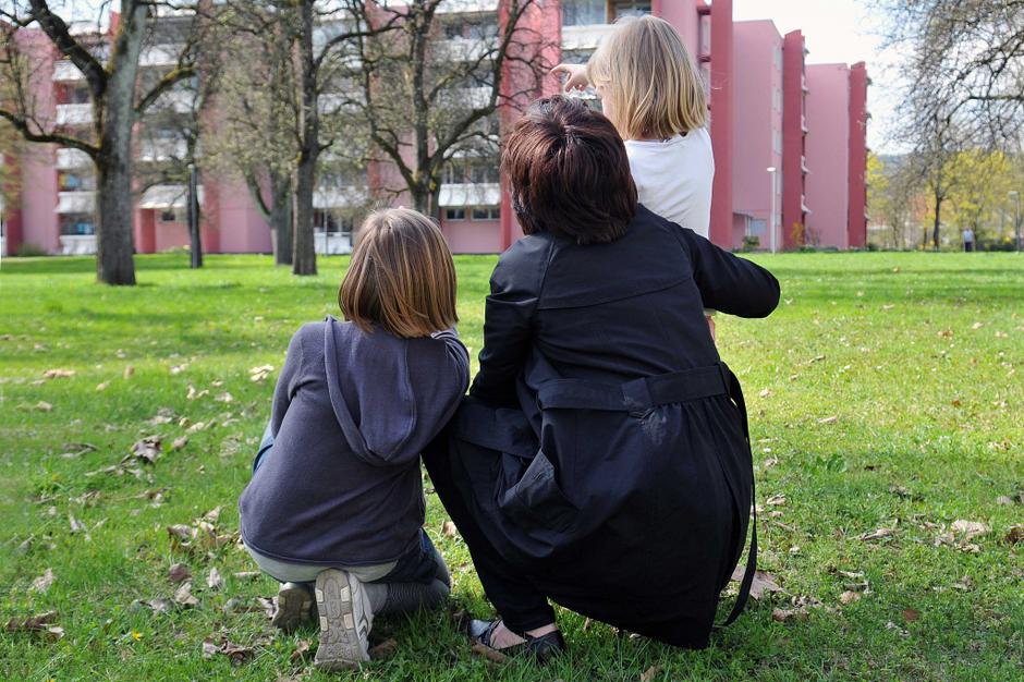 samohranilka mamica otroci | Avtor: Dejan Mijović