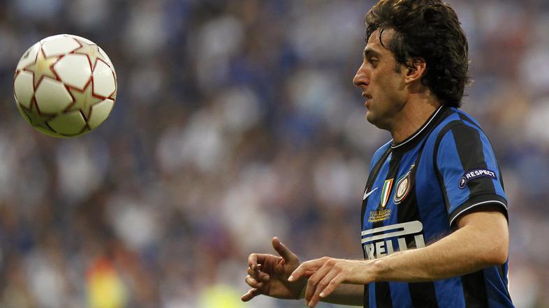 Diego Milito je nov nogometni bog, a to še ne pomeni, da bo v prvi enajsterici a