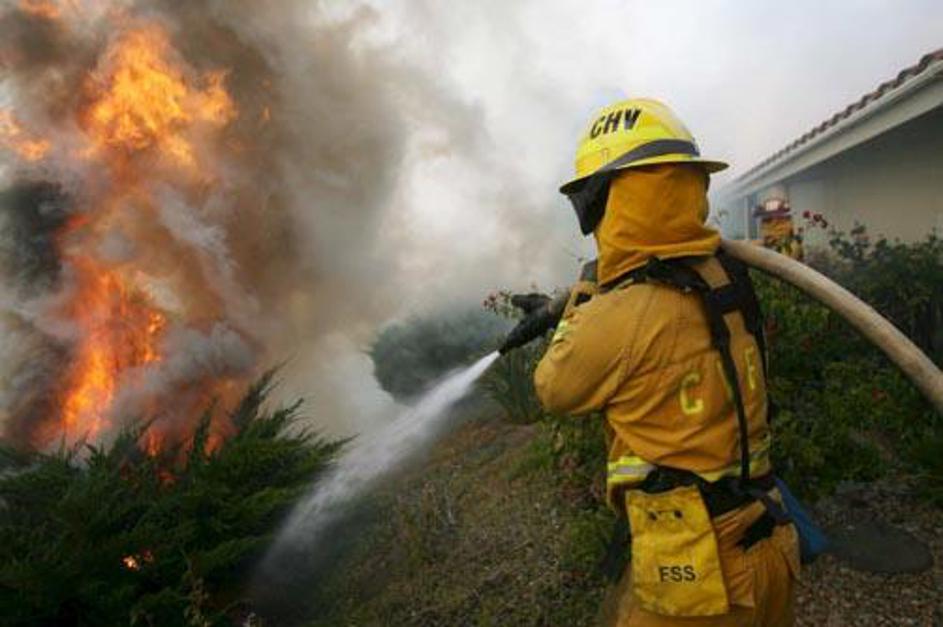 10.000 gasilcev se bori s požari.