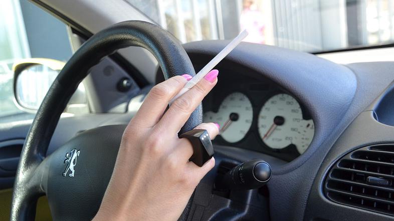 Kajenje v avtomobilu