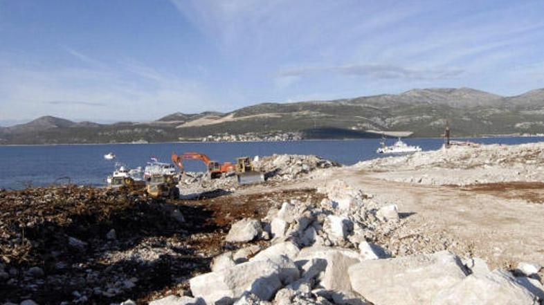 Most med polotokom Pelješcem in celino je že od začetka gradbenih del pred poldr