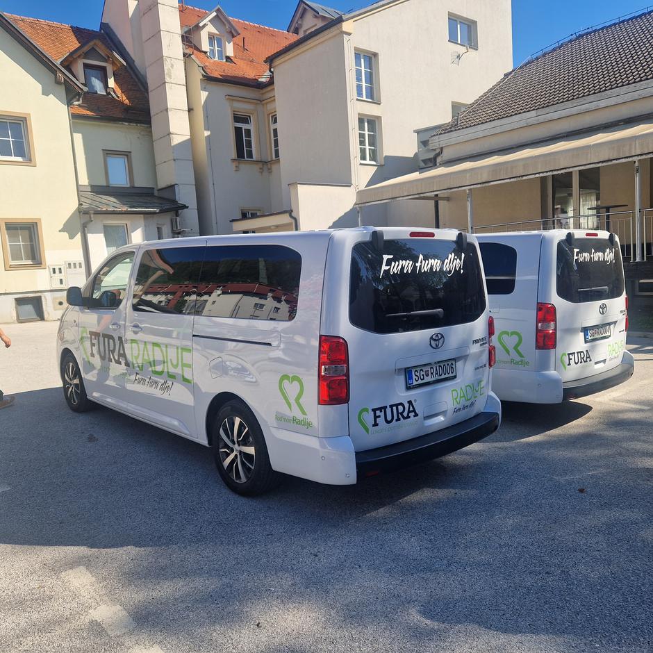 Fura Radlje s Toyotinimi električnimi kombiji | Avtor: Gregor Prebil