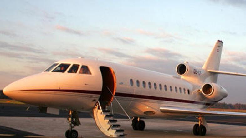 Falcona vsaj še en mesec ne bo v Slovenijo.