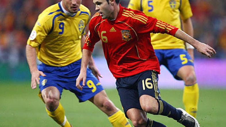 Fredrik Ljungberg je prekinil pogodbo z West Hamom.