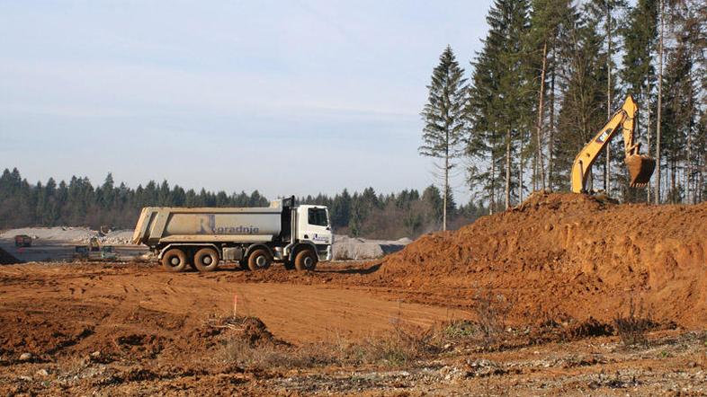 Kriza gradbenega sektorja se preliva v celotno gospodarstvo. (Foto: Živa Zakšek)