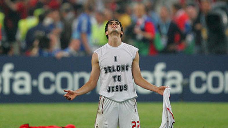 Kaka_Jesus_Action - main