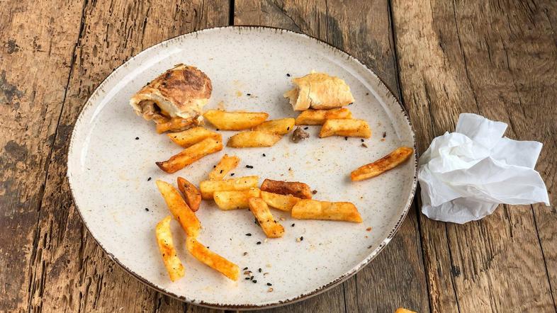 ostanki hrane na krožniku