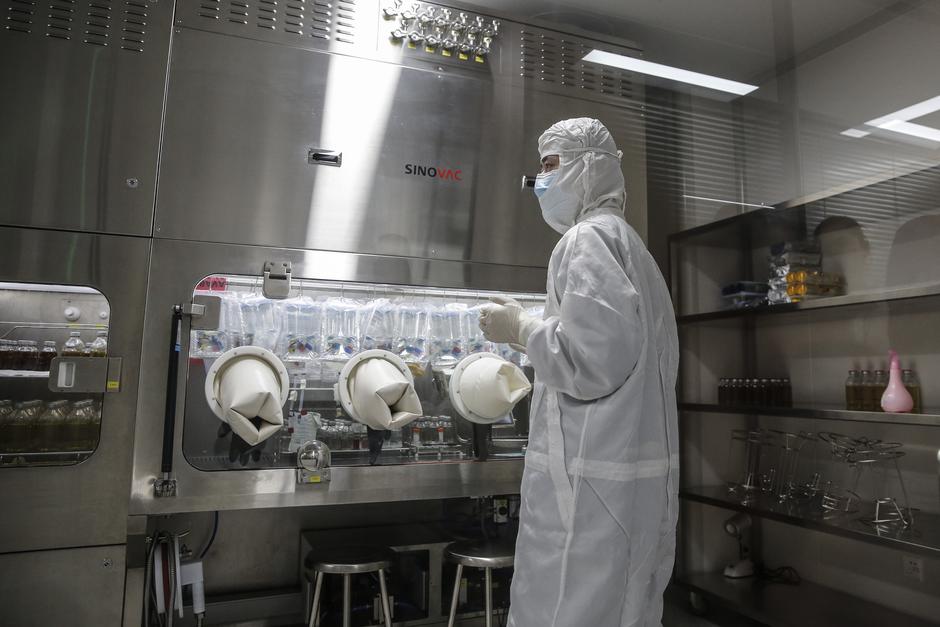 Covid-19, kitajsko cepivo | Avtor: Epa