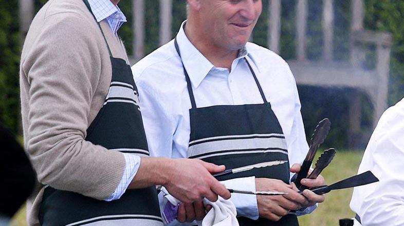 Princ William se je tako zabaval na vrtni zabavi novozelandskega premierja. (Fot