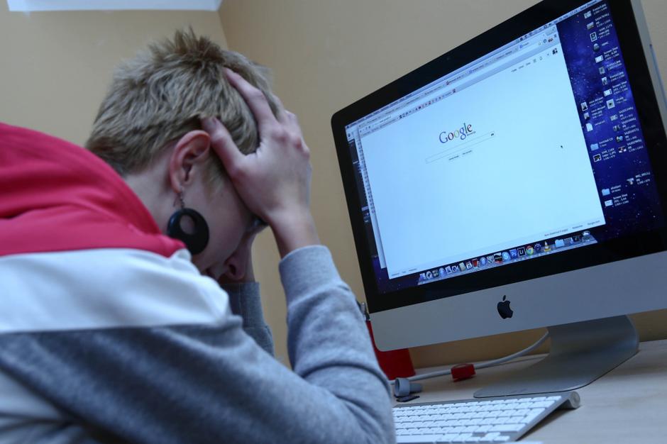 Slovenija 260.11.2013 racunalnik, internet, google, splet, spletno nakupovanje,  | Avtor: Saša Despot