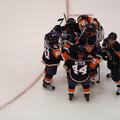 John Tavares in soigralci iz New Yorka so se veselili prve zmage v sezoni. © AFP