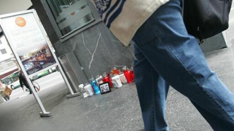 Global svece clovek 1 BOBO