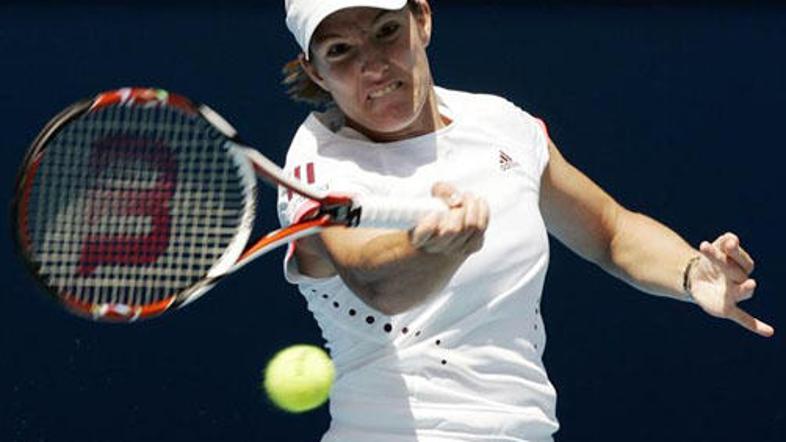 Justine Henin, prva igralka sveta, se je brez težav uvrstila v nadaljevanje turn