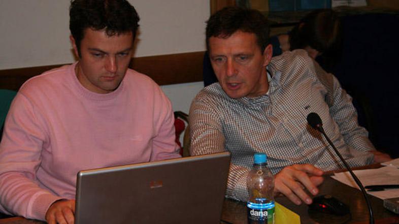 Bojan Rajer in Marko Grandovec, občinska svetnika SMS in SD, z županovim delom n