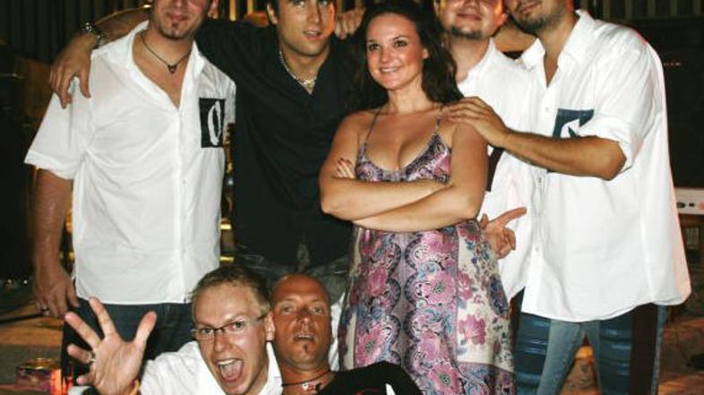 Skupina je pripravila veliko praznovanje.