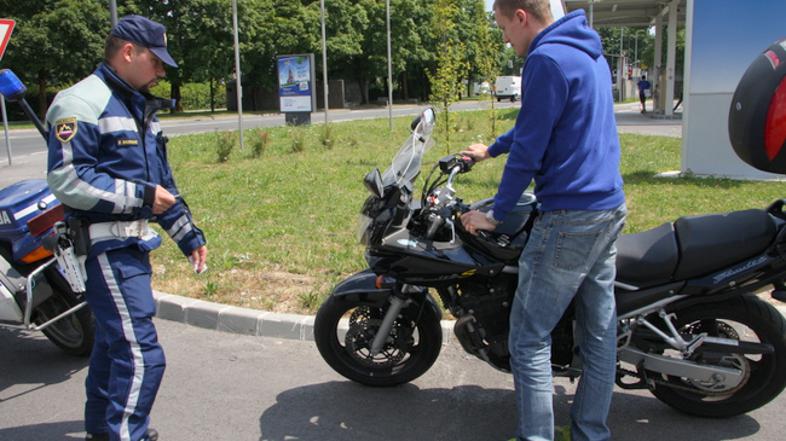 Policijski nadzor motorja